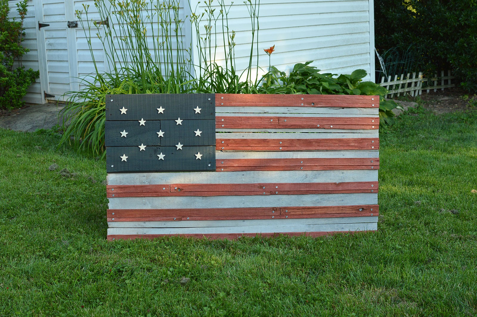 Image of the 1777 Flag